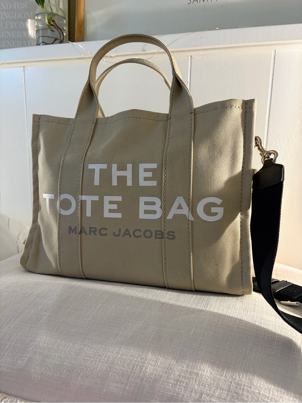 Marc Jacobs The Tote Bag in Beige Medium PLUS FREE BAG INSERT